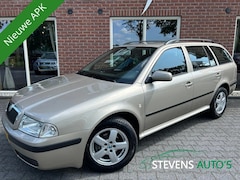 Skoda Octavia Combi - 1.6 Démarrage AUTOMAAT NIEUWE APK AIRCO / TREKHAAK