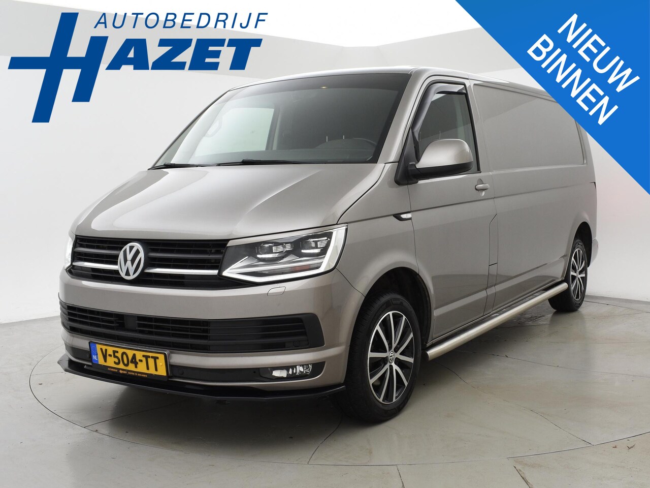 Volkswagen Transporter - 2.0 TDI 150 PK L2H1 HIGHLINE + LED / ADAPTIVE CRUISE / 2500 KG TREKHAAK / APPLE CARPLAY - AutoWereld.nl