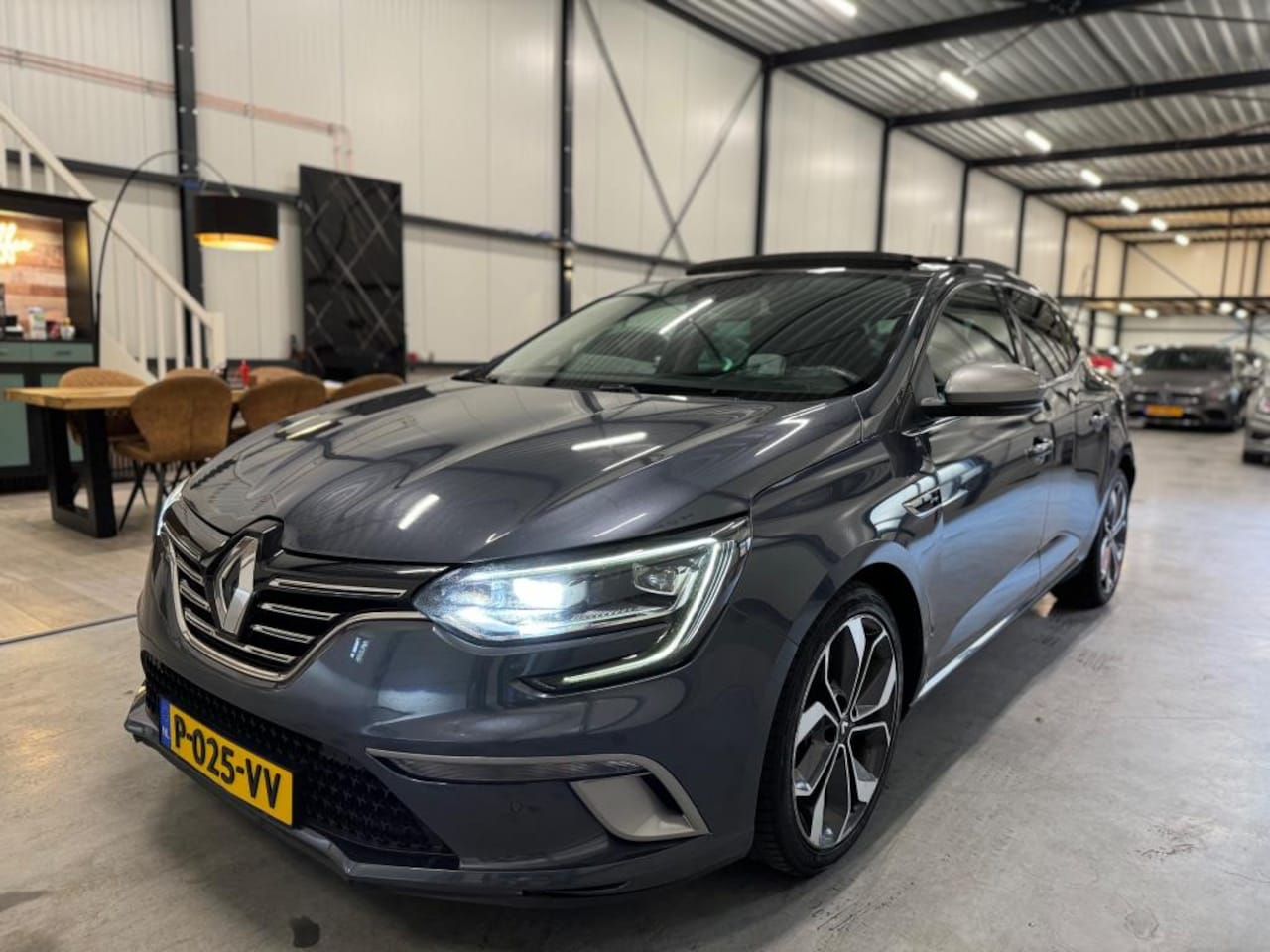 Renault Mégane - 1.3 TCe Bose 2018 AUT PANO GTLINE New Apk - AutoWereld.nl