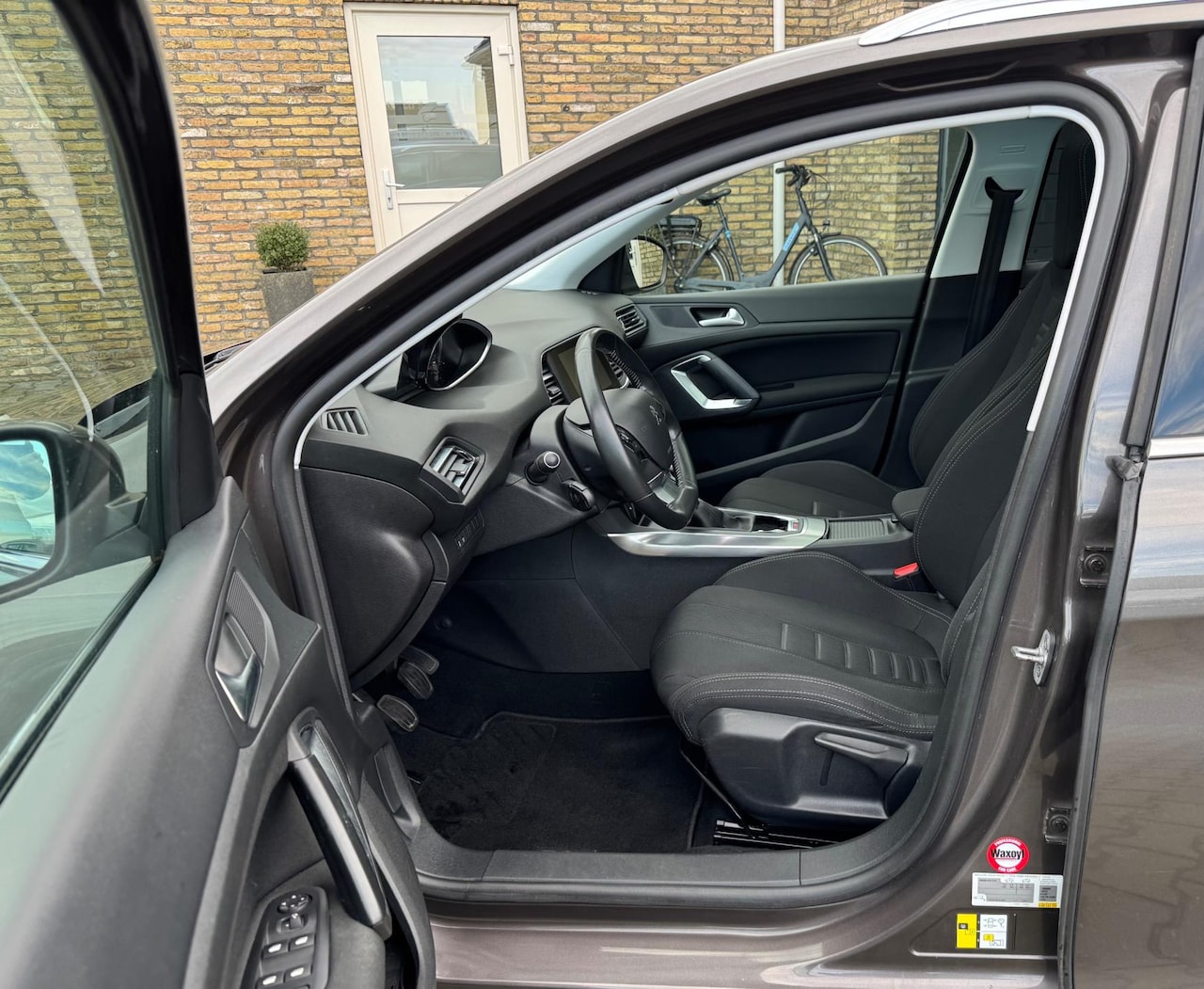 Peugeot 308 SW - 1.2 e-THP Allure Bj 2014 mooie ruime auto - AutoWereld.nl