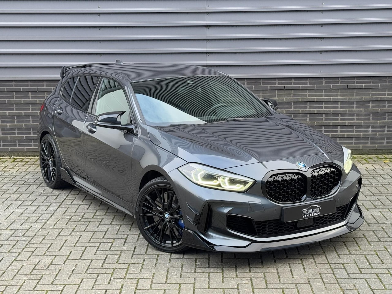 BMW 1-serie - M135i xDrive |Performancepakket |Schaalstoel |19" - AutoWereld.nl