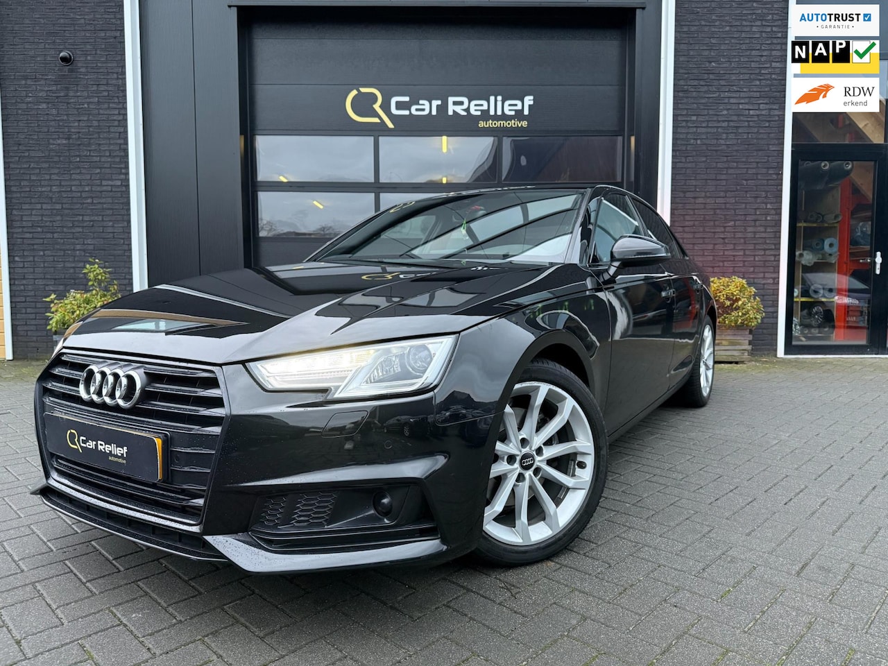 Audi A4 Limousine - 35 TFSI Sport S line black edition, Stoelverwarming, Virtual Cockpit, Elektrisch verstelba - AutoWereld.nl