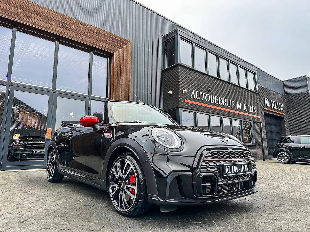 MINI Cabrio - Mini 2.0 John Cooper Works F1 aut 231pk/leer/camera/head up/hk/np:62.000,- - AutoWereld.nl