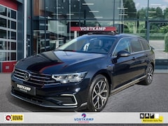 Volkswagen Passat Variant - 1.4 TSI DSG GTE PANO-DAK/CAMERA/ACC/NAVI/CARPLAY/STOELVERW