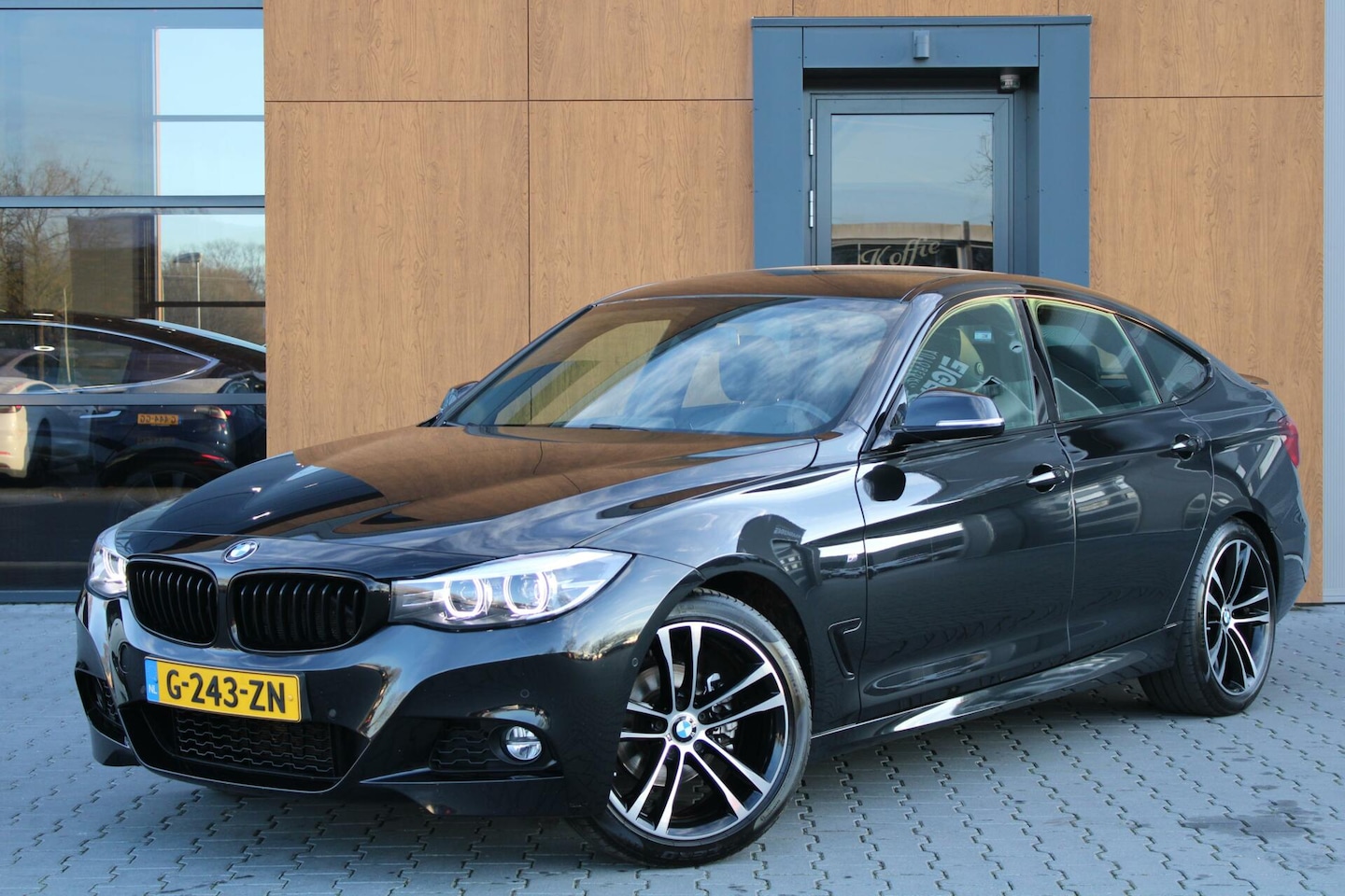 BMW 3-serie Gran Turismo - 320i M-Sport | Leder | LED | Camera - AutoWereld.nl