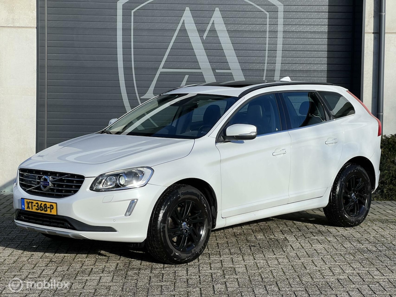 Volvo XC60 - 2.0 D4 FWD Ocean Race 2.0 D4 FWD Ocean Race, Achteruitrijcamera, Cruise control, Sportstoelen, Parkeersensor voo - AutoWereld.nl