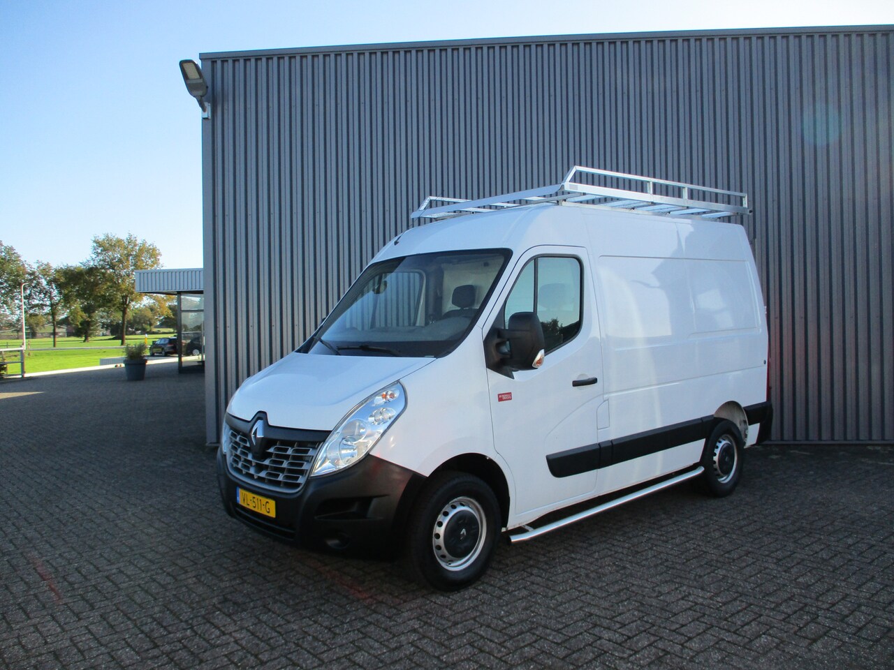 Renault Master - T35 2.3 dCi L1H2 Compleet met inrichting Airco - AutoWereld.nl