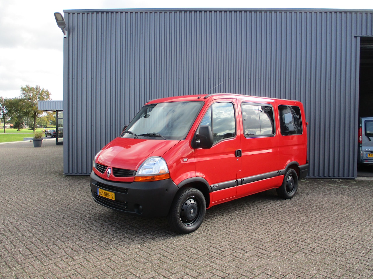 Renault Master Combi - 2.5 dCi 120 PK Personenbus 9 persoons Airco Navi - AutoWereld.nl