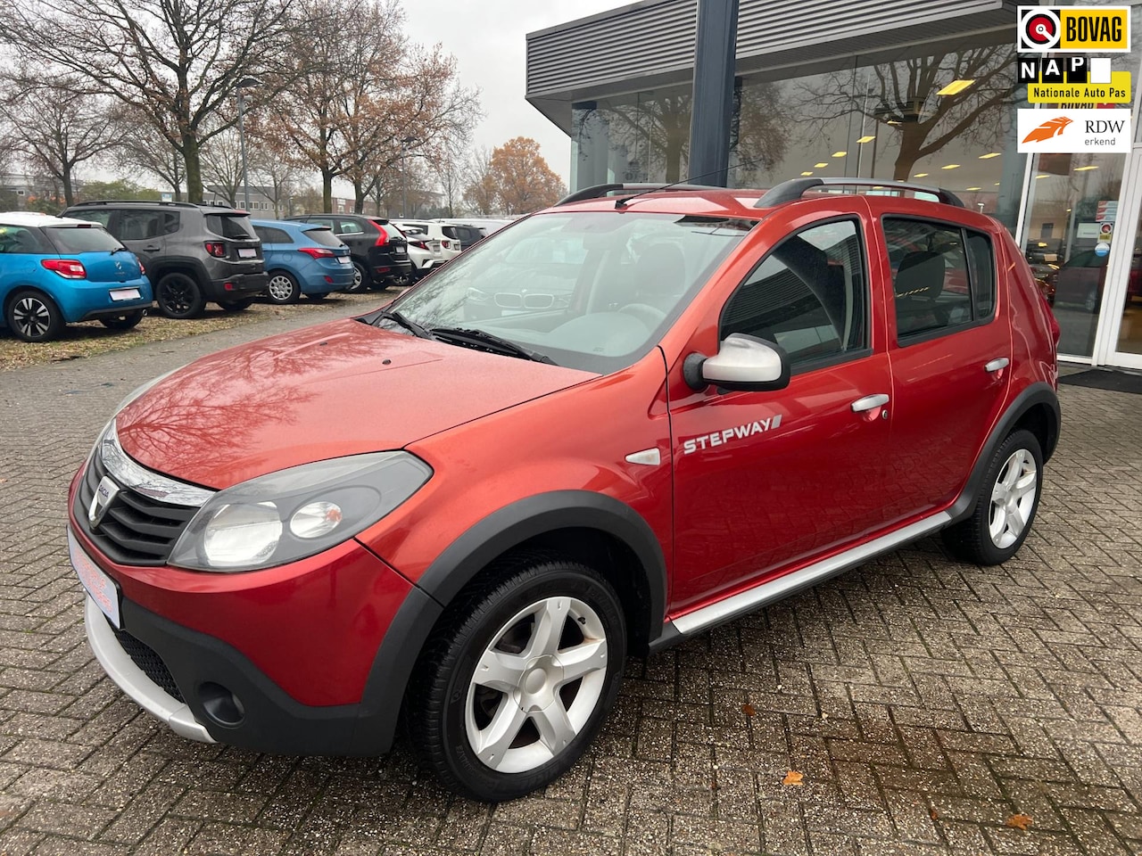 Dacia Sandero Stepway - 1.6 Airco, lm velgen, bluetooth, etc - AutoWereld.nl