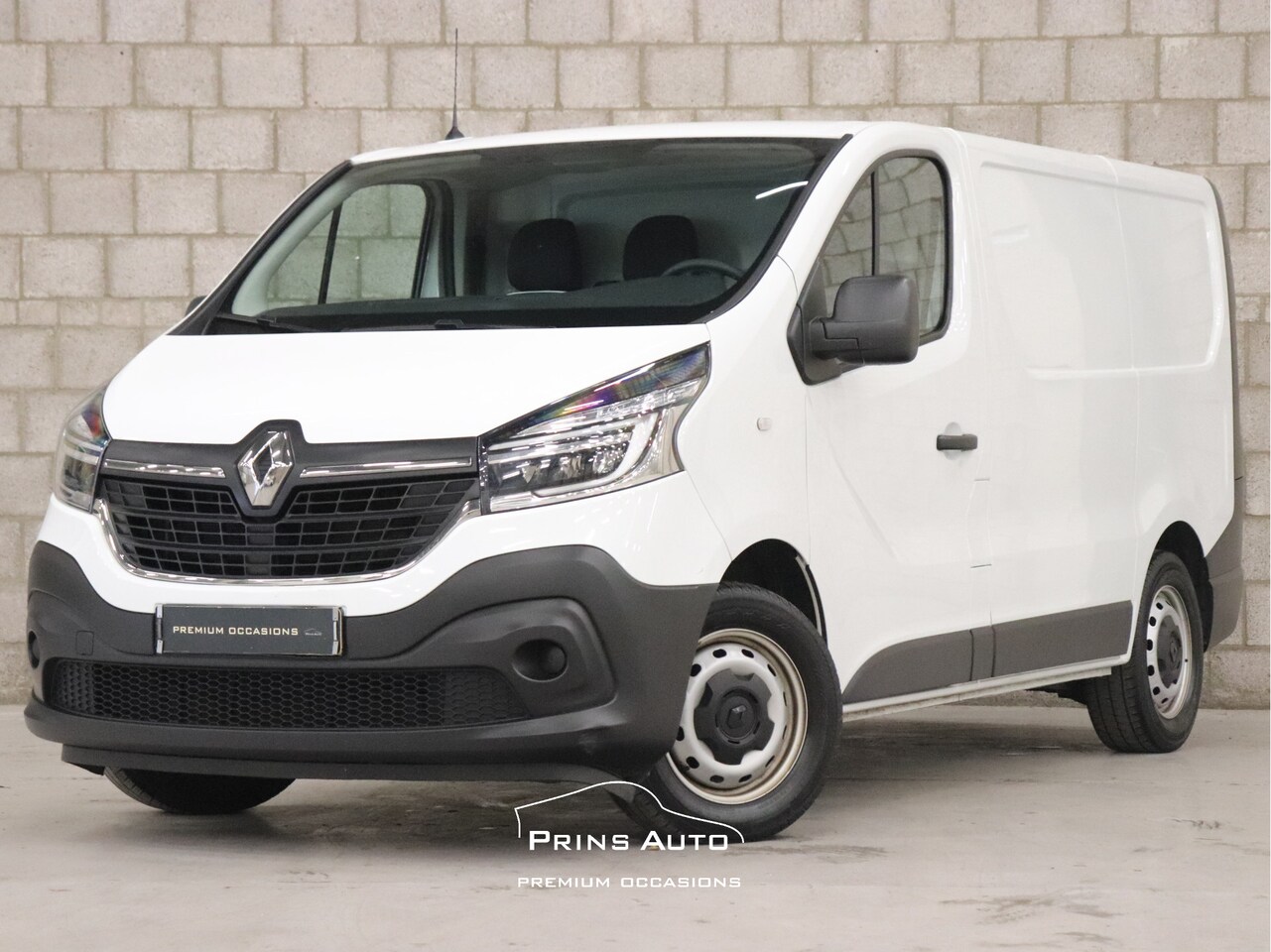 Renault Trafic - 2.0 dCi 120 T29 L1H1 Comfort |TREKHAAK|BETIMMERING|BANK| - AutoWereld.nl