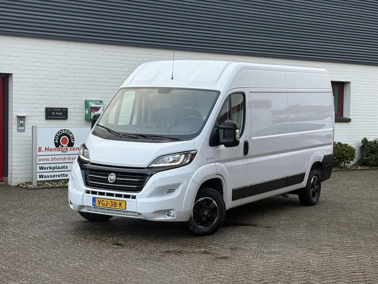 Fiat Ducato - GB 2.3 MJ 120pk L3H2 Pro/ Camera achter/ Trekhaak/ Navigatie/ 3 Zitplaatsen/ lichtmetalen - AutoWereld.nl