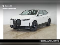 BMW iX - xDrive40 Executive 77 kWh | 2024 | Trekhaak | Stoelverwarming | 4-zone airco |