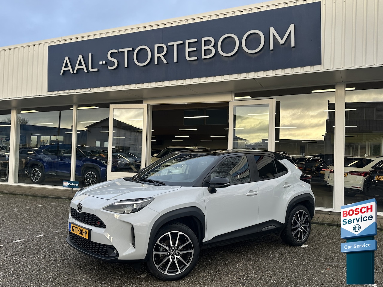 Toyota Yaris Cross - 1.5 Hybrid GR Sport | LED | Sportstoelen | Apple Carplay | Keyless | PDC v+ a incl. camera - AutoWereld.nl