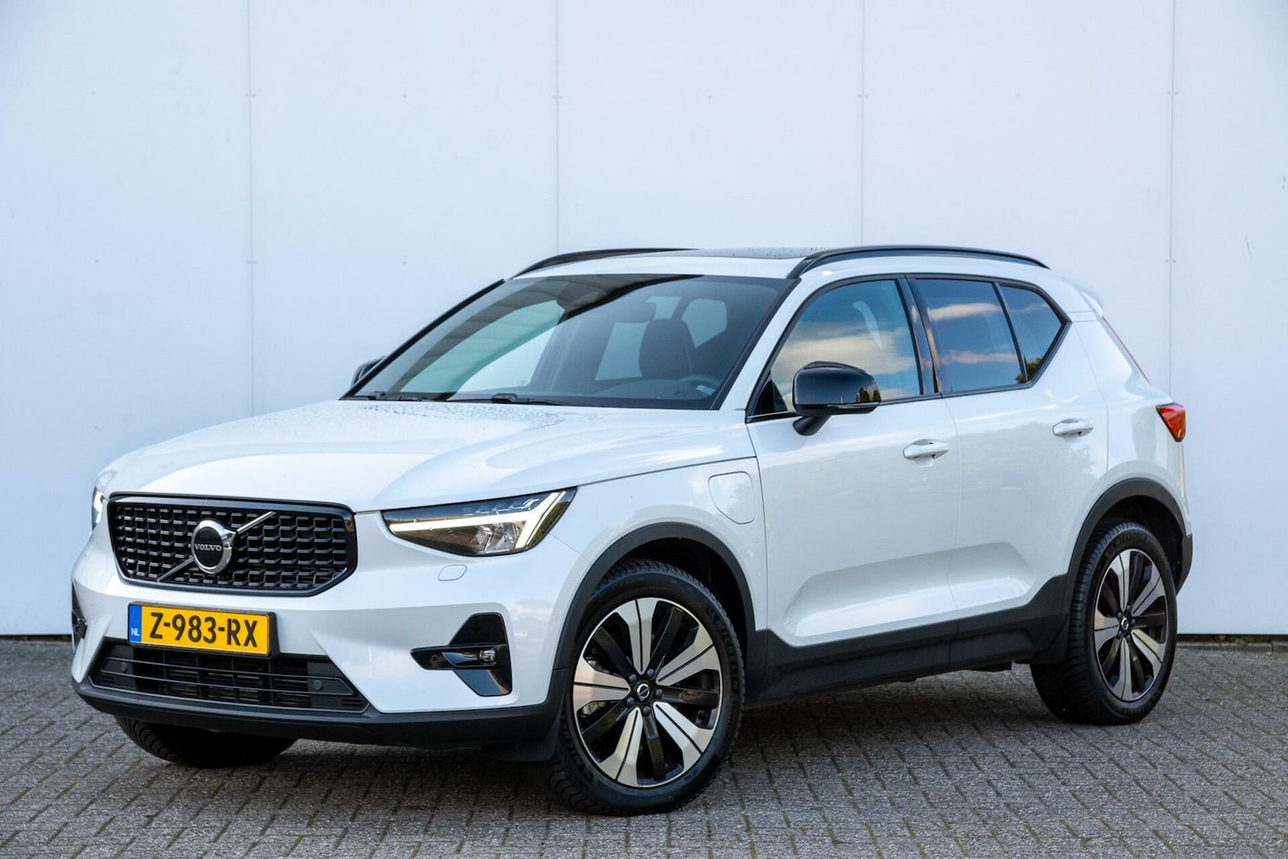 Volvo XC40 - T4 Recharge Ultimate Dark | HK Audio | Keyless|Pano| - AutoWereld.nl