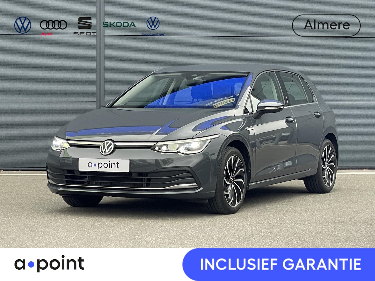 Volkswagen Golf - 1.5 eTSI Style | IQ light pakket | Parkeersensoren | Sfeerverlichting | Carplay | Dodehoek - AutoWereld.nl