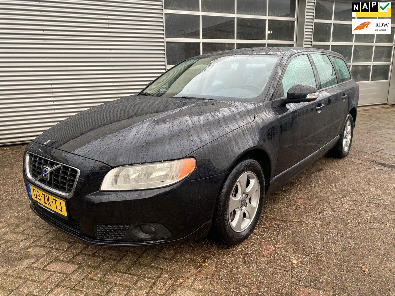 Volvo V70 - 2.5T Momentum 2.5T Momentum ( YOUNGTIMER) - AutoWereld.nl