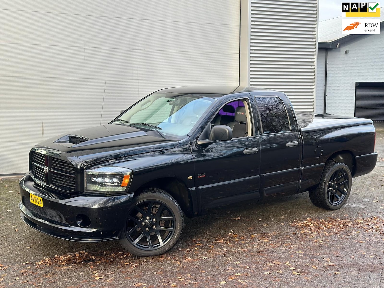 Dodge Ram 1500 - SRT / ABC UITLAAT / SUPER NETJES / NAP - AutoWereld.nl