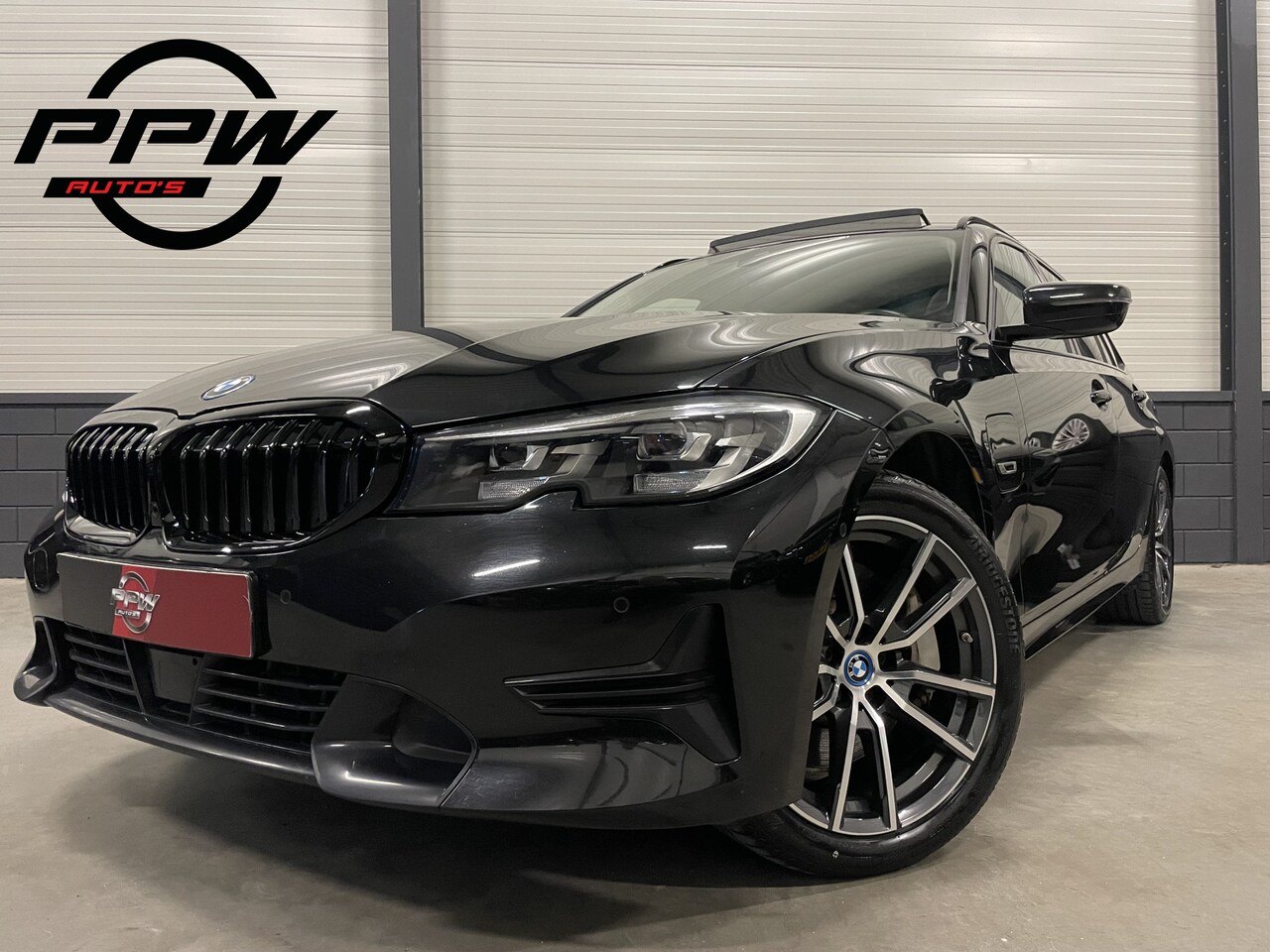 BMW 3-serie Touring - 330e BLACK EDIT. PANO/HEAD-UP/ACC/LEER-SPORT/SFEER/CAMERA/KEYLESS/SHADOW-LINE/18"/CARPLAY/ - AutoWereld.nl