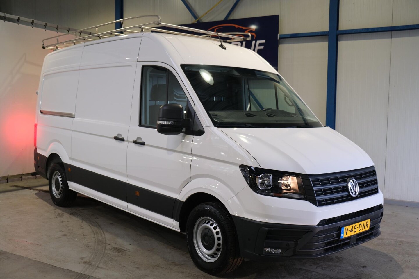 Volkswagen Crafter - 35 2.0 TDI L3H3 Highline - N.A.P. Airco, Cruise, Camera, PDC, Trekhaak. - AutoWereld.nl