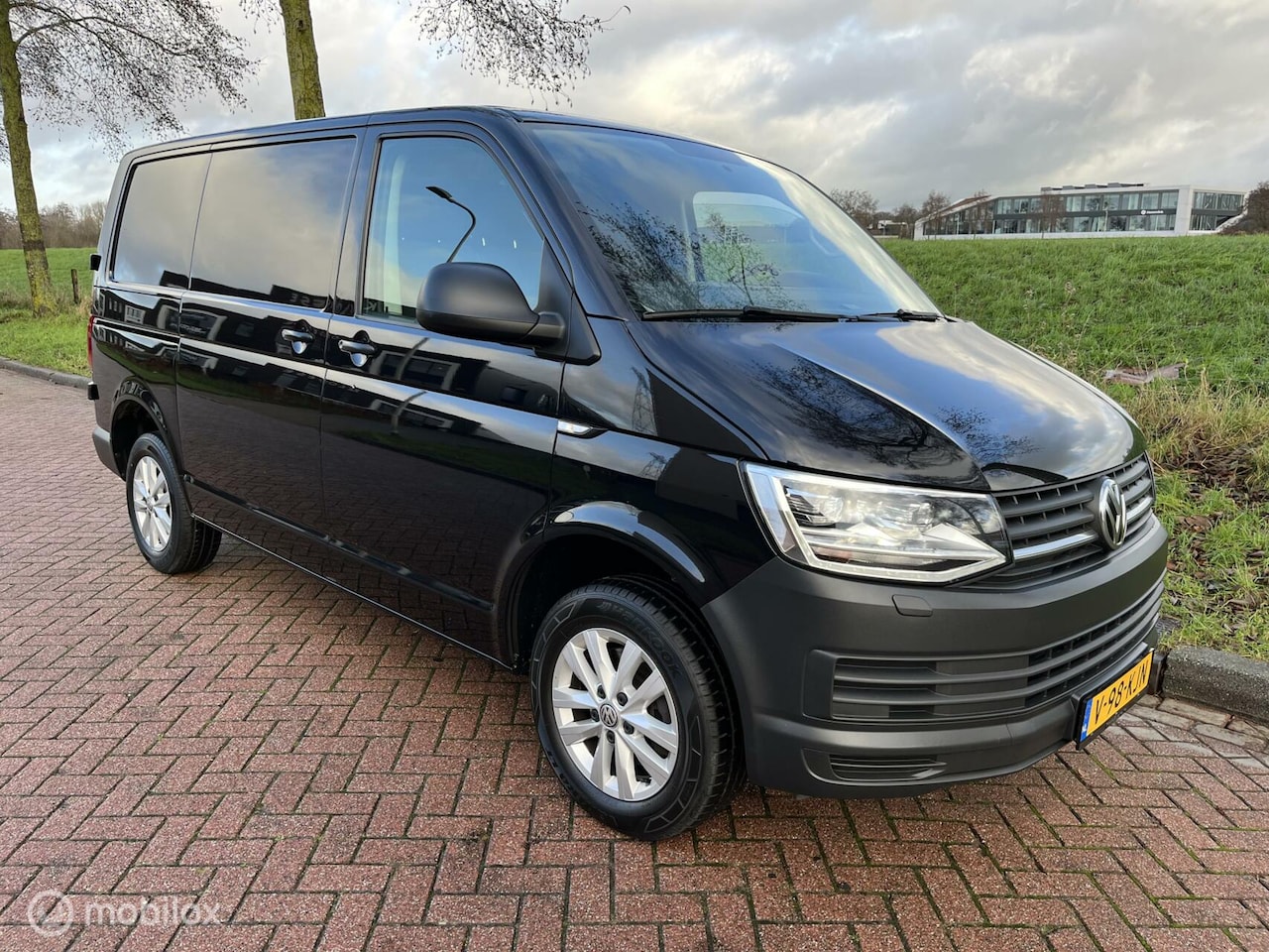 Volkswagen Transporter - 2.0 TSI Benzine | AC | LED | Navi - AutoWereld.nl