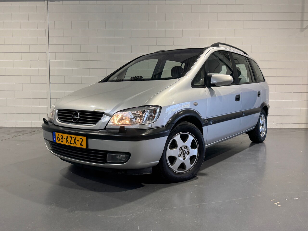 Opel Zafira - 2.2-16V / AUTOMAAT / Elegance / Airco / 7-PERSOONS / - AutoWereld.nl