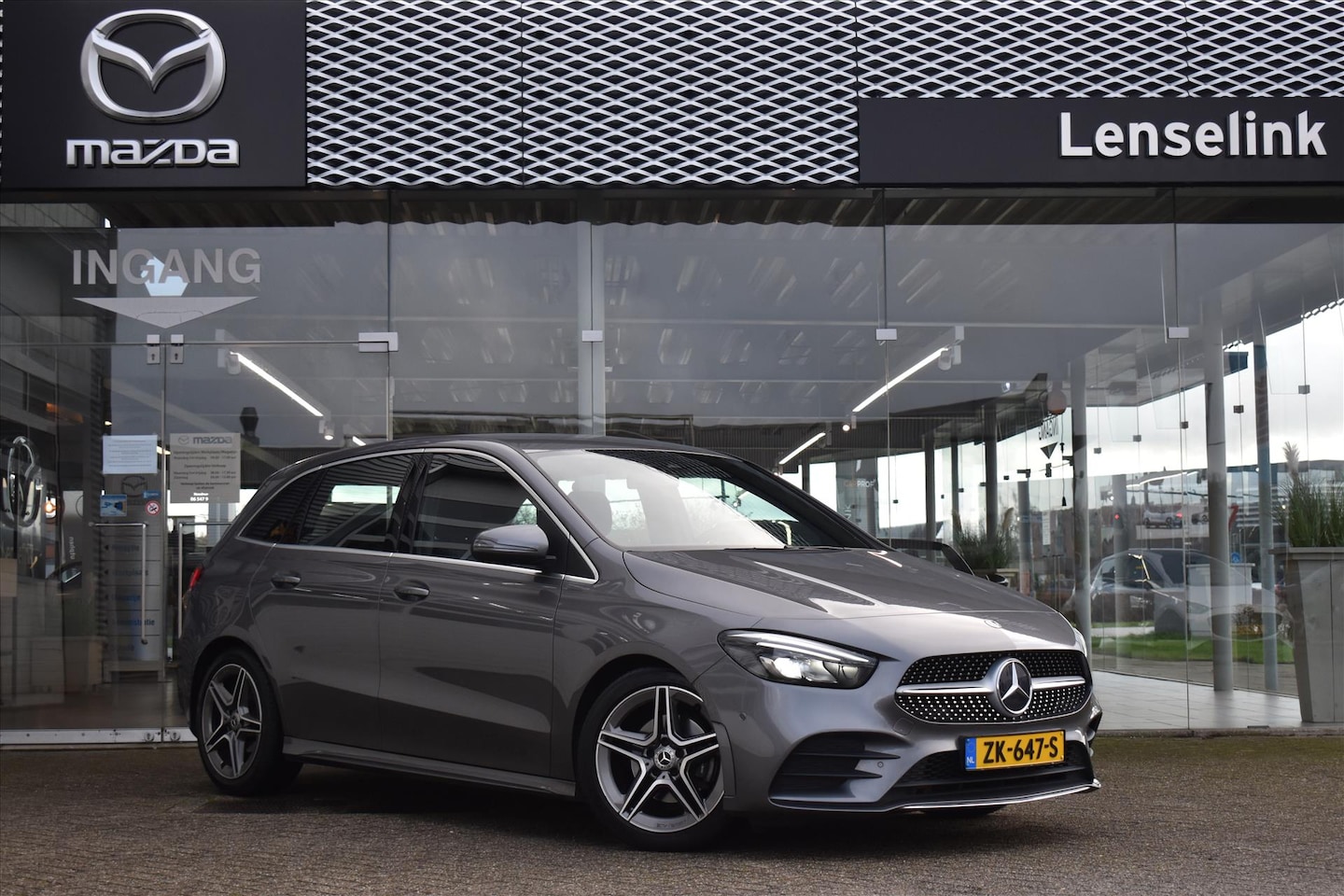 Mercedes-Benz B-klasse - B180 Business Solution AMG | Incl. garantie | Camera | Widescreen | Carplay | Elek. achter - AutoWereld.nl