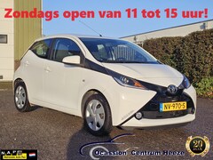 Toyota Aygo - 1.0 VVT-i x-play, Camera Navigatie Zondag OPEN