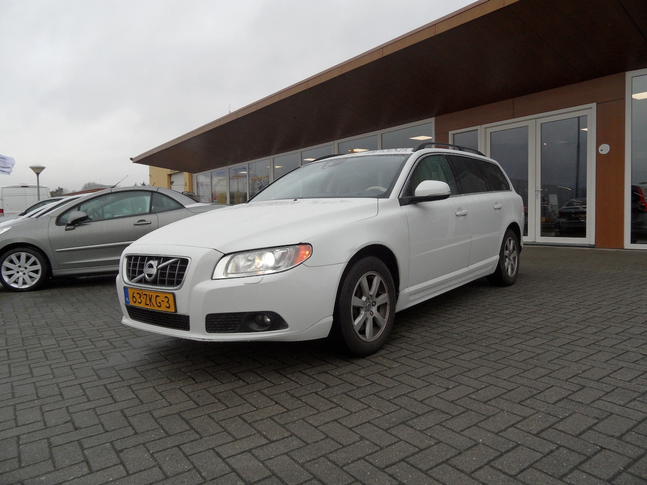 Volvo V70 - 2.5T Momentum Echte 5 Cilinder Automaat - AutoWereld.nl