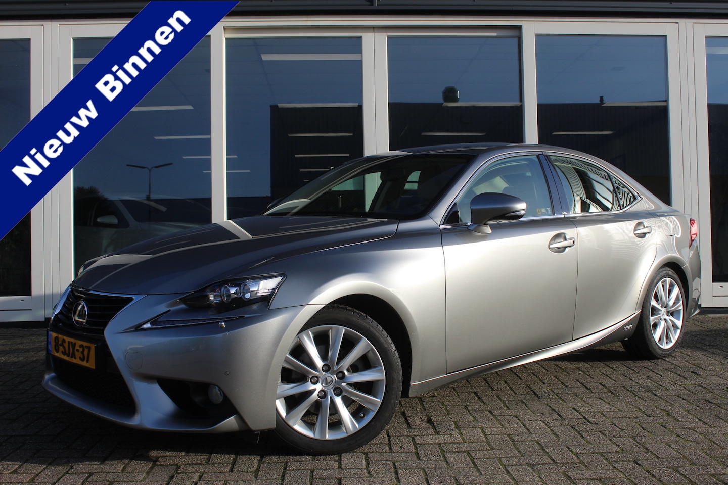 Lexus IS - 300h Luxury Line 300h Luxury Line, Cruise Control, Navigatie, Camera, Automaat, Stoelverwarming, Climate Co - AutoWereld.nl