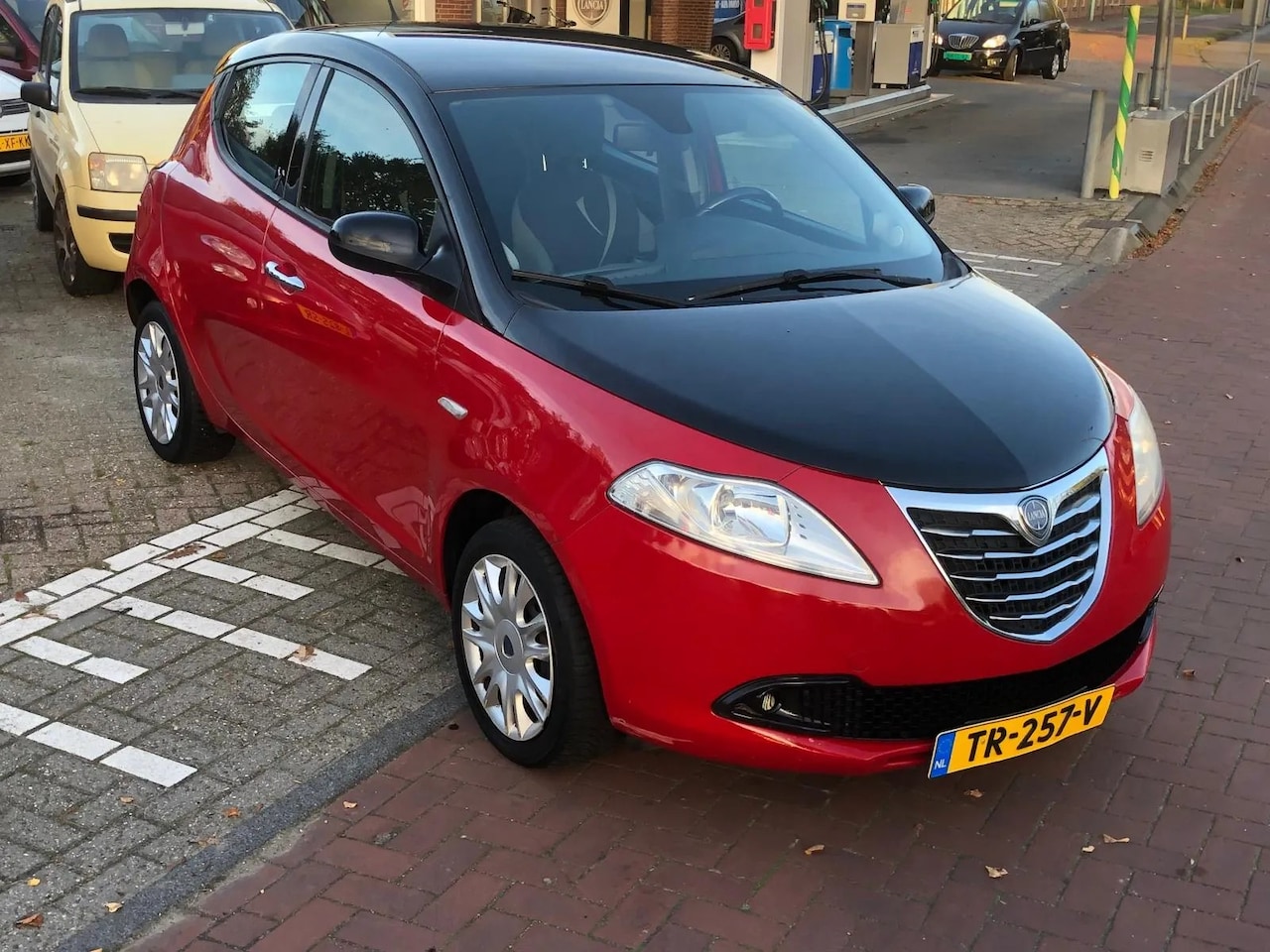 Lancia Y(psilon) - Ypsilon 1.2 Black & Red - AutoWereld.nl