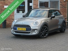 MINI Cooper - 1.5 Chili Serious Business/Panoramadak/Leer/Head Up Display/17 Inch/Stoelverwarming