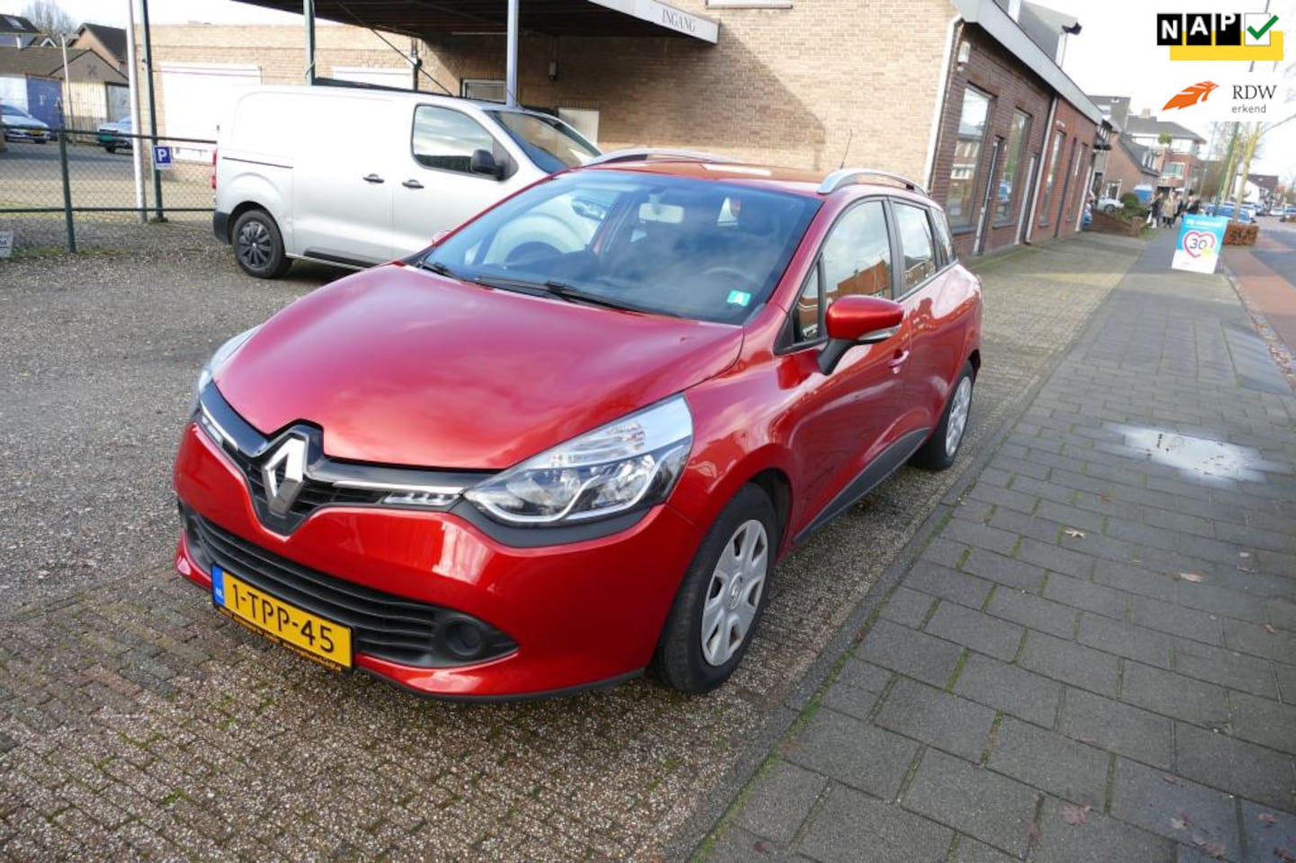 Renault Clio Estate - 0.9 TCe Expression NAP trekhaak NAV - AutoWereld.nl