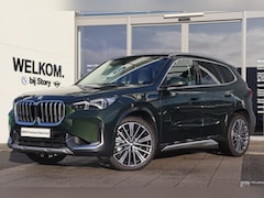 BMW X1 - xDrive23i xLine High Executive Automaat / Panoramadak / Trekhaak / Sportstoelen / Adaptiev