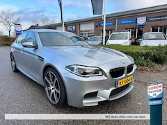 BMW M5 - 5-Serie 4.4 PURE METAL SILVER