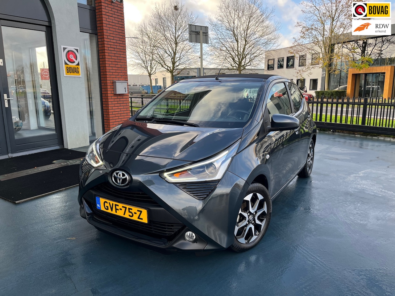 Toyota Aygo - 1.0 VVT-i x-clusiv LMV CLIMA AUTOMAAT - AutoWereld.nl