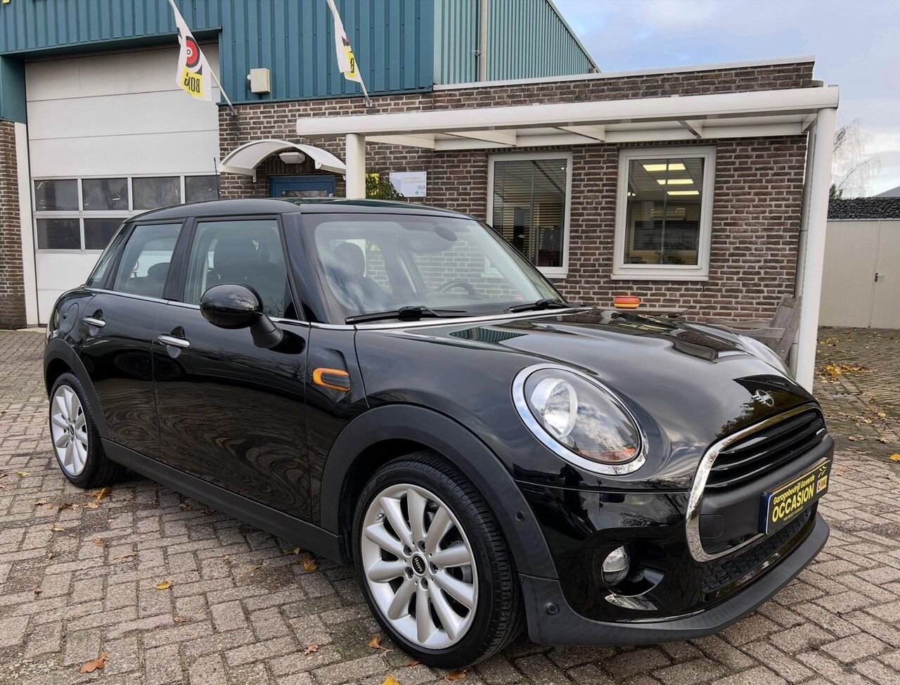 MINI Cooper - Mini 5-Deurs (f55) 1.5, NWST, 31DKM, Navi, Camera, 17'' - AutoWereld.nl