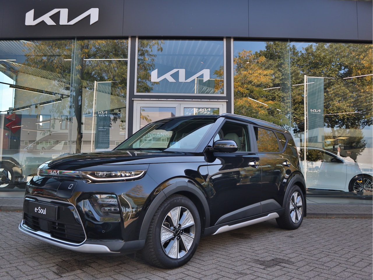 Kia e-Soul - ExecutiveLine 64 kWh €2.000,- Subsidie! SUV-Pack ECC Navi+Camera+DAB+BT+LED Schuifdak Lede - AutoWereld.nl