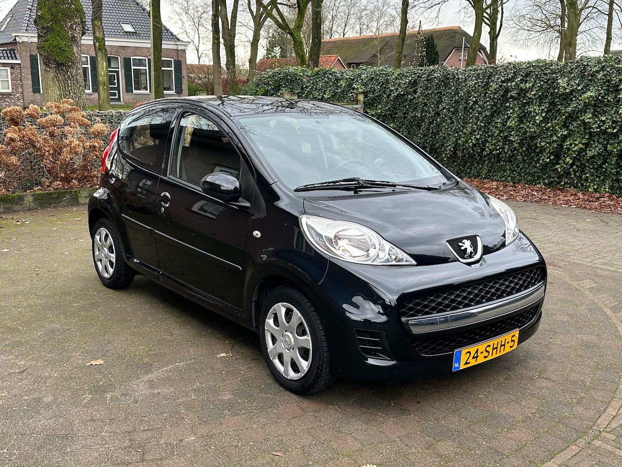 Peugeot 107 - 1.0-12V XS Zwart Airco 5 deurs - AutoWereld.nl