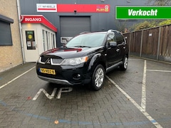 Mitsubishi Outlander - 2.4 automaat 4 WD - 7 persoons - leder - navigatie - trekhaak