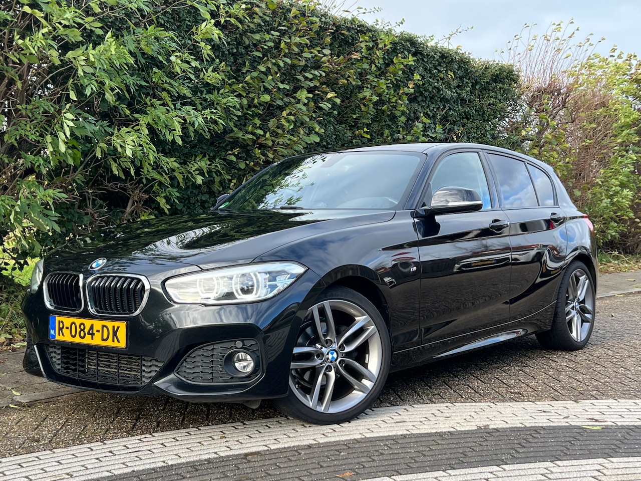 BMW 1-serie - 118i Edition M Sport Executive M pakket - m wielen 18 " - sportstoelen  - LED verlichting - AutoWereld.nl