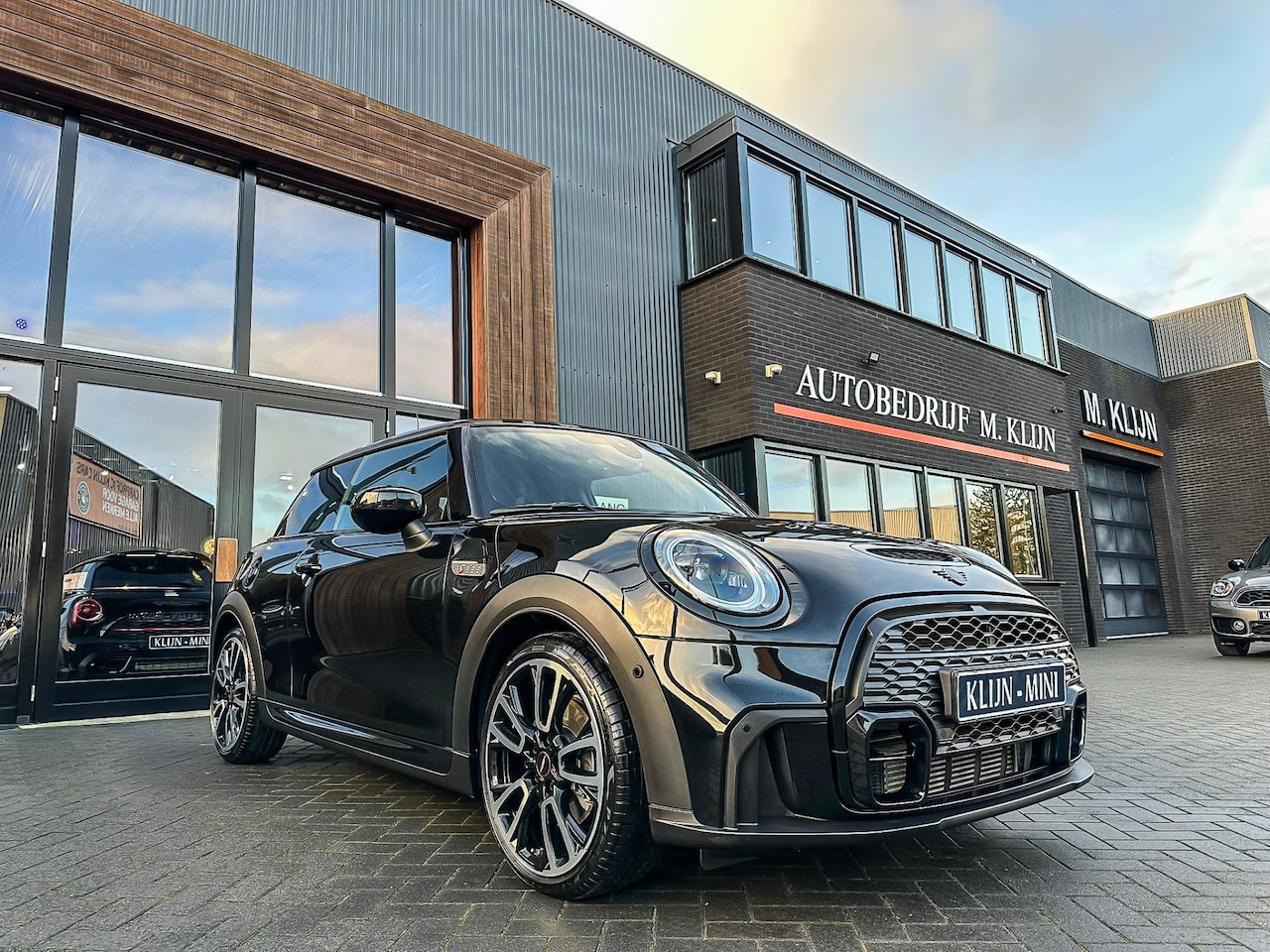 MINI Cooper S - Mini 2.0 John Cooper Works blackline F1 aut/HK/Head up/led/18"Jcw/btw - AutoWereld.nl