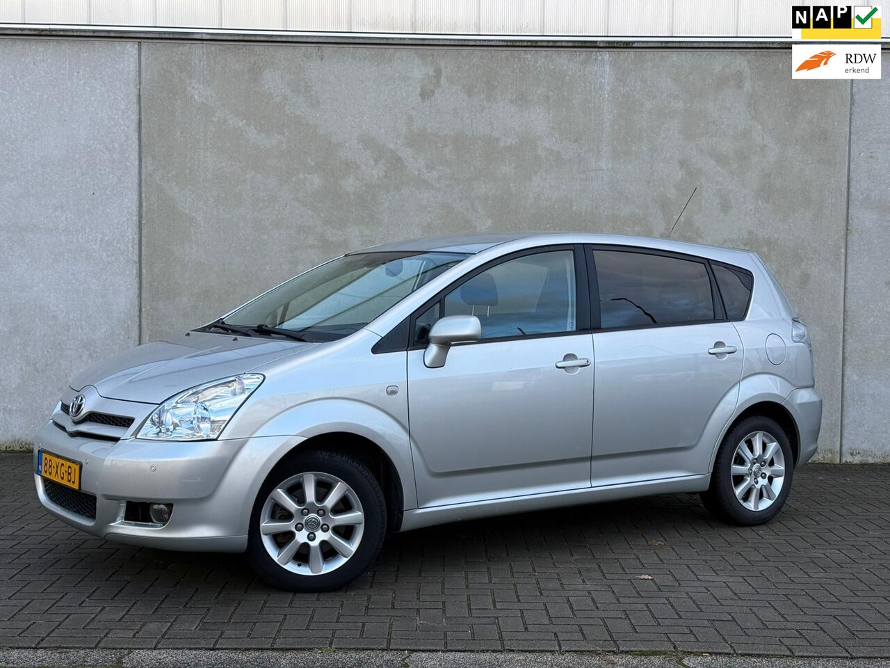 Toyota Verso - 1.8 VVT-i Executive 1.8 VVT-i Executive, Dealer auto, Trekhaak - AutoWereld.nl