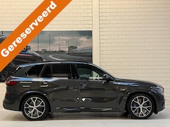 BMW X5 - xDrive45e Hybrid M-Sport / "Nardo" / Luchtvering / Panoramadak / Individual / Head Up / Na