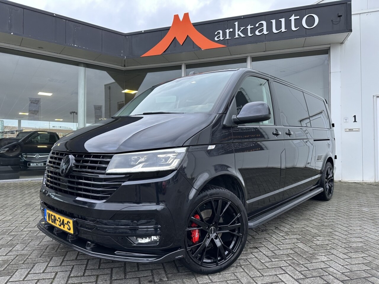 Volkswagen Transporter - 2.0 TDI L2H1 DC Leder Camera Bi-Xenon Digitaal Dash Trekhaak - AutoWereld.nl