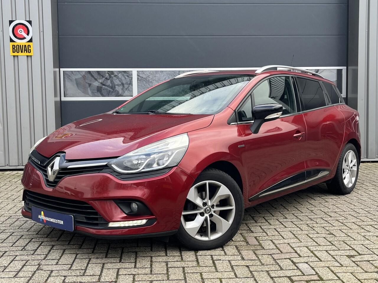 Renault Clio Estate - 0.9 TCe Limited | Navi | Trekhaak | Airco | DAB | Cruise | All Season - AutoWereld.nl