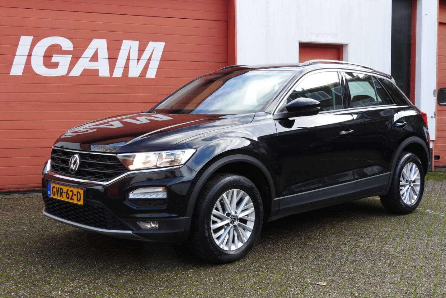 Volkswagen T-Roc - 1.5 TSI Style Bns, airco, CC, stoelverw, lichtmetalen velgen - AutoWereld.nl