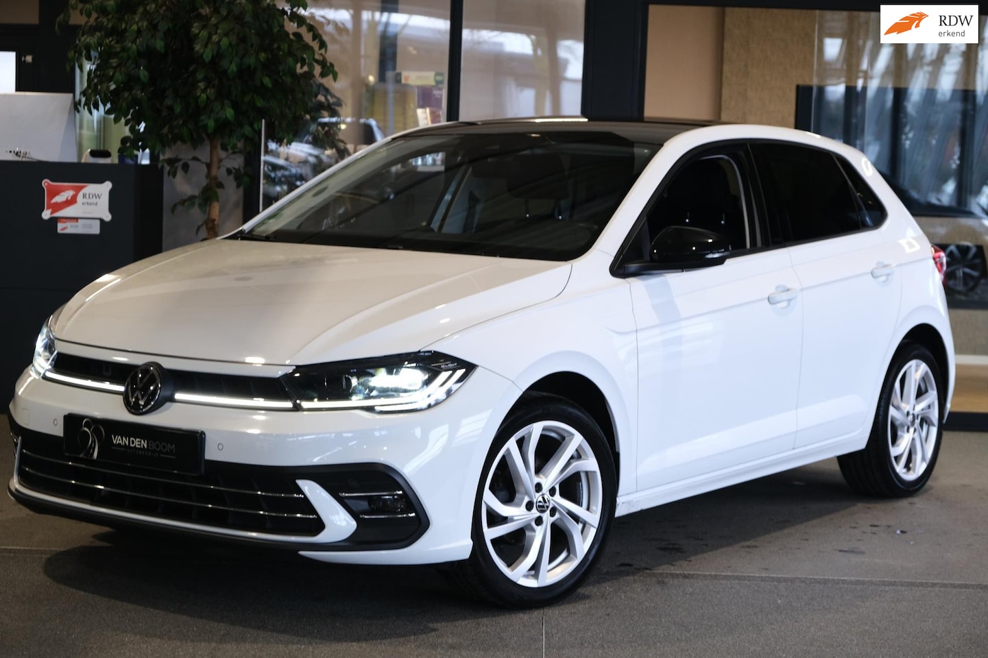 Volkswagen Polo - 1.0 TSI Style DSG Nav Alcantara Led Cam Keyless Acc Pdc - AutoWereld.nl