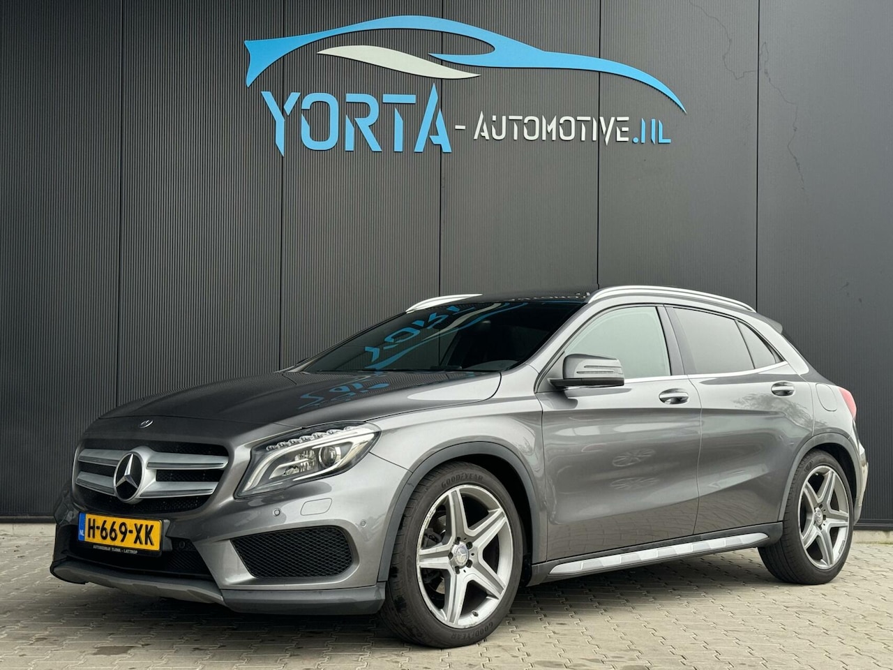 Mercedes-Benz GLA-Klasse - 180 AMG STYLING*PANO*CAMERA*LEDER*STOELVER - AutoWereld.nl