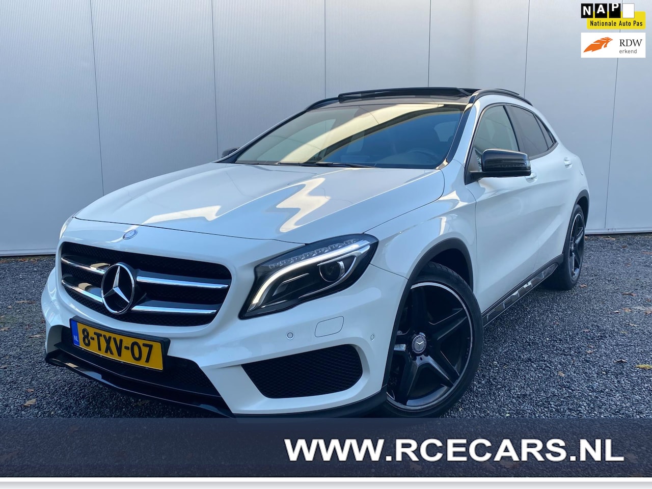 Mercedes-Benz GLA-Klasse - 200 AMG Urban | Panorama|Schuif opendak|Schakelflippers|Leder|PDC|Xenon|Navigatie|Cruise|S - AutoWereld.nl