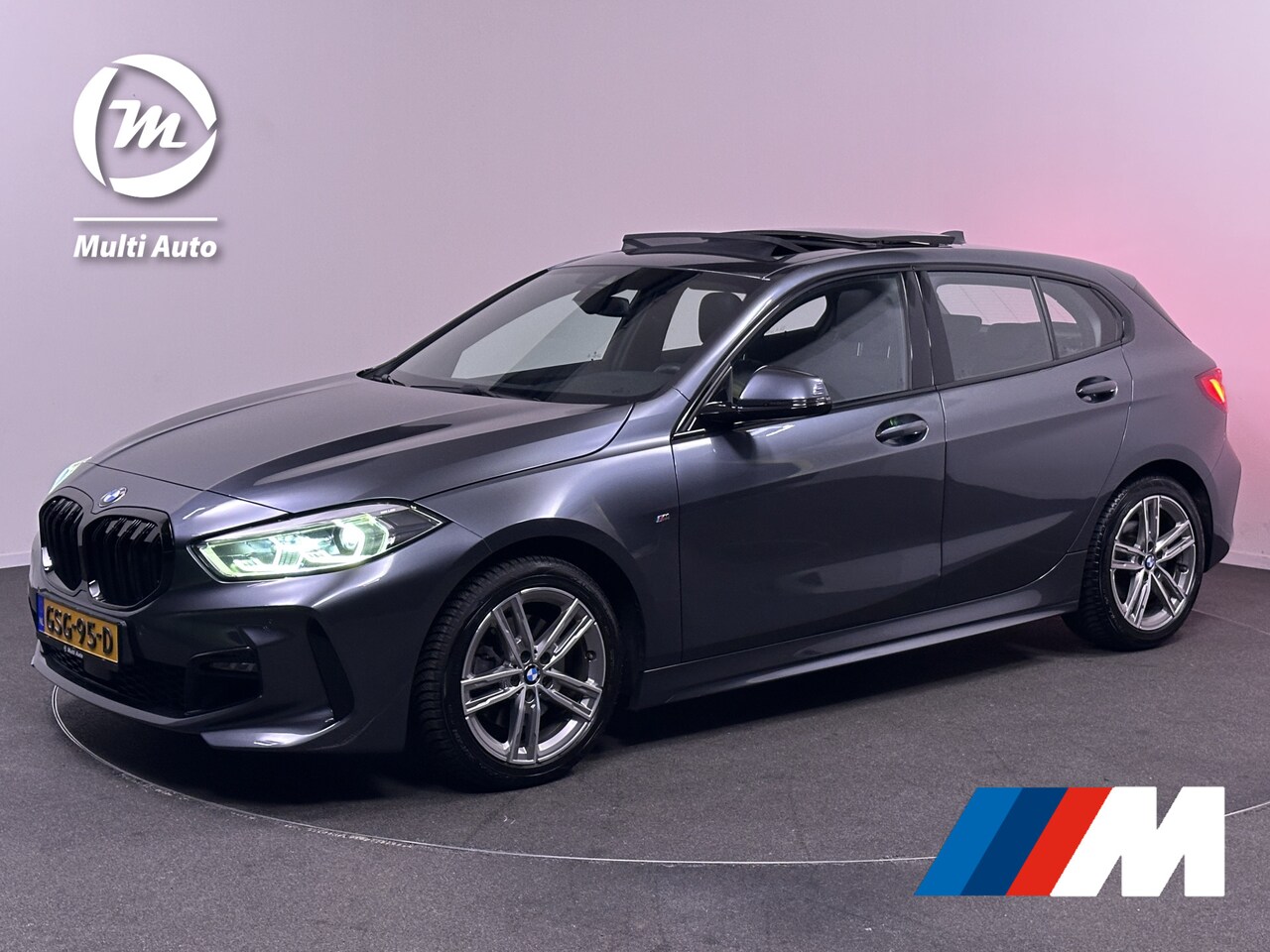 BMW 1-serie - 118i M Sport Automaat | Panodak | Sportstoelen Verwarmd | Apple Carplay | 17"L.M | LED Kop - AutoWereld.nl